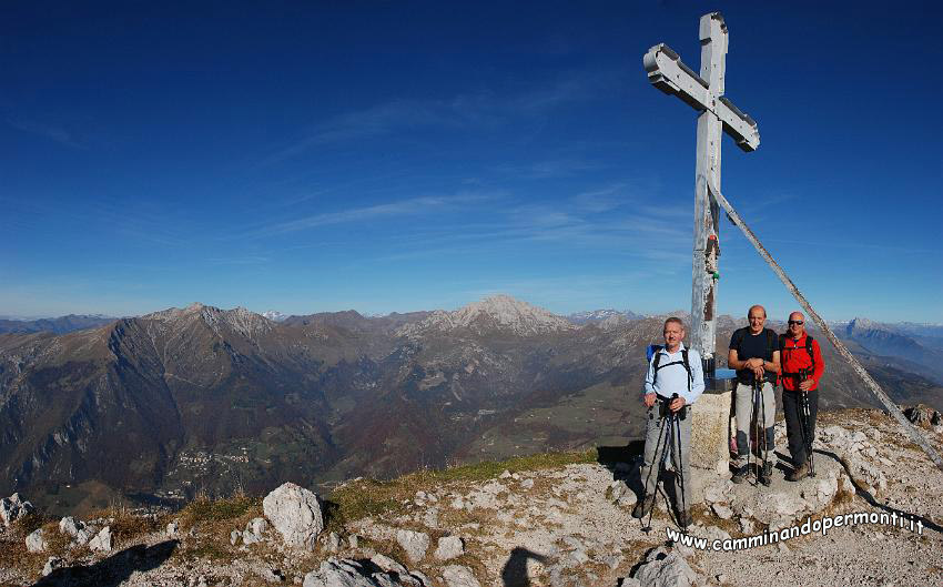 09 13390 Amici in vetta.jpg
